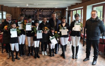 Erfolgreicher Reitabzeichen-Lehrgang beim Leichlinger Reit – und Fahrverein